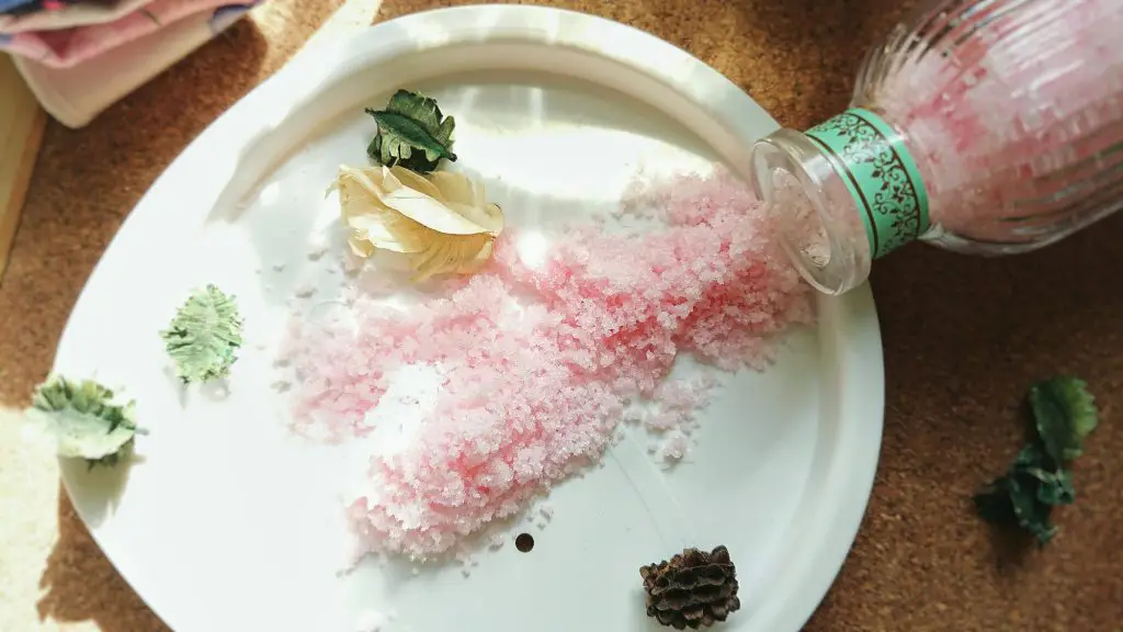 سنگ نمک چیست و چه کاربردی دارد؟ بررسی خواص سنگ نمک، سنگ نمک تزئینی و دکوری،  سنگ نمک خوراکی طبیعی و کاربردهای متنوع آن در زندگی روزمره.