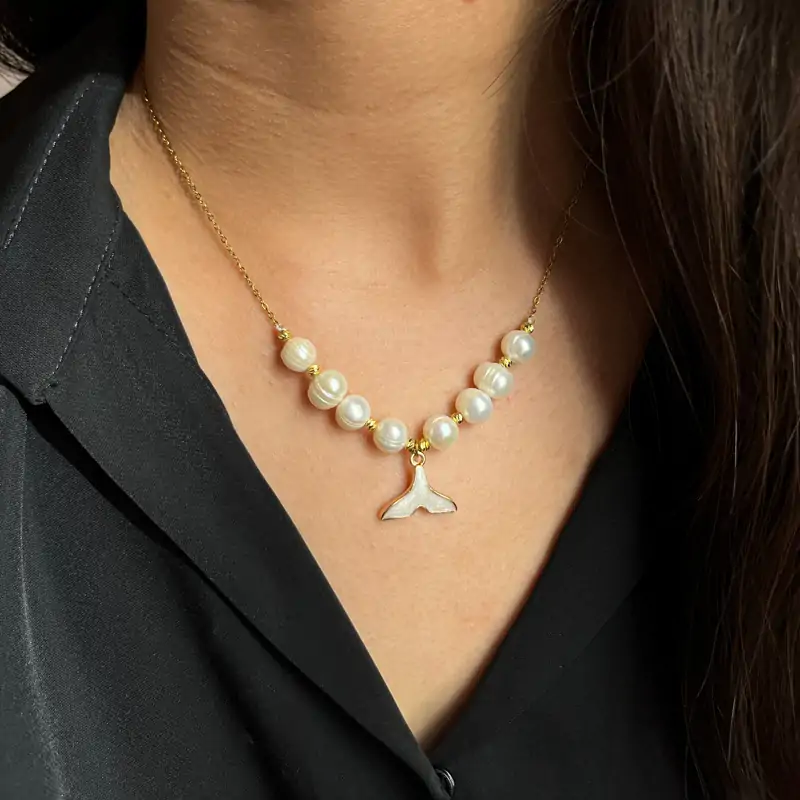 گردنبند دم وال